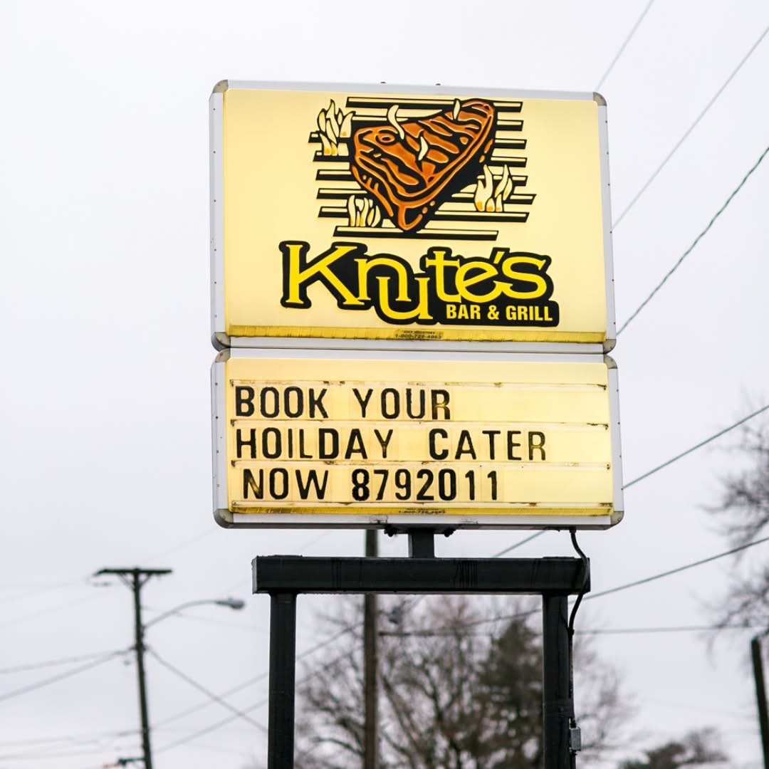 Knute's road sign