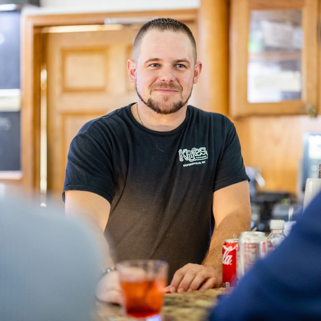Knute's bartender